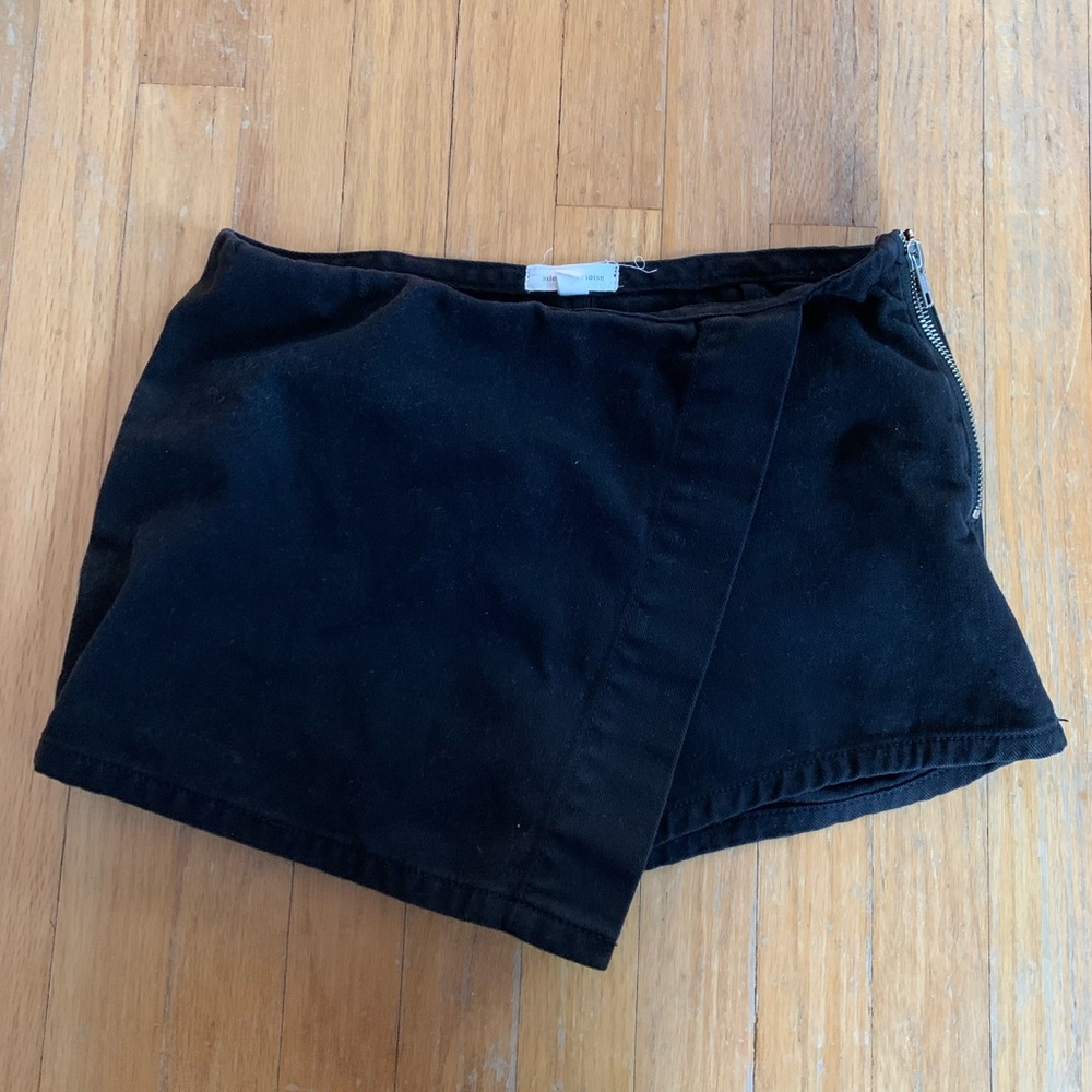 CUTE URBAN OUTFITTERS SKIRT/SHORTS COMBO! No longer on the store site CUTE BASIC